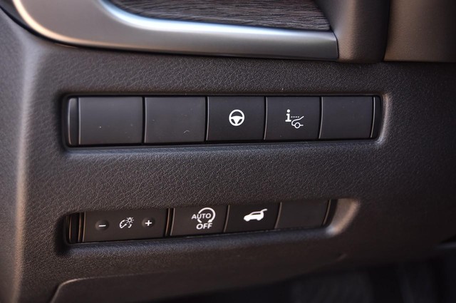 Nissan Rogue Vehicle Image 12