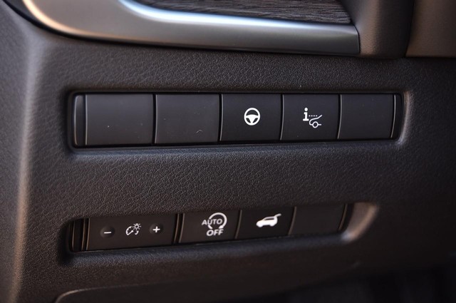 Nissan Rogue Vehicle Image 13