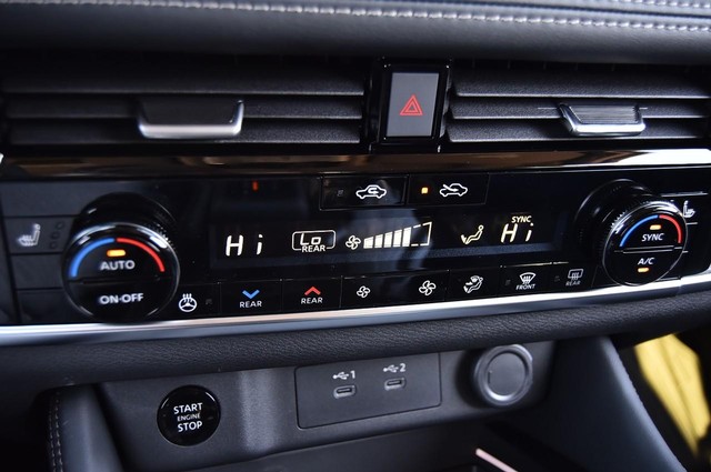 Nissan Rogue Vehicle Image 21