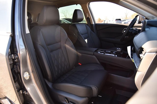 Nissan Rogue Vehicle Image 26