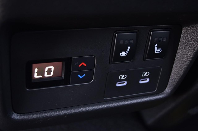 Nissan Rogue Vehicle Image 30