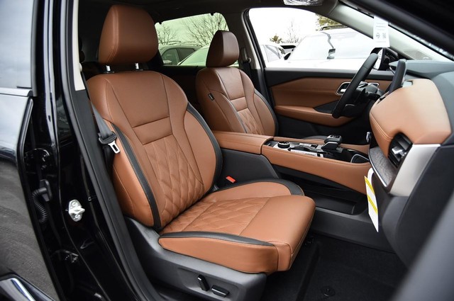 Nissan Rogue Vehicle Image 24