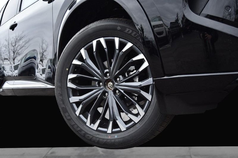 Nissan Rogue Vehicle Full-screen Gallery Image 3