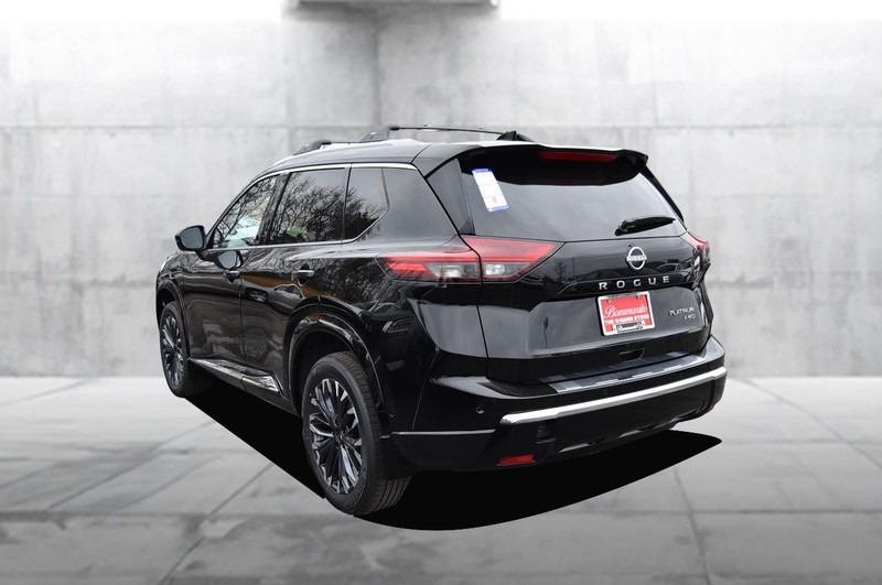 Nissan Rogue Vehicle Full-screen Gallery Image 7