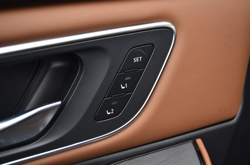 Nissan Rogue Vehicle Full-screen Gallery Image 10