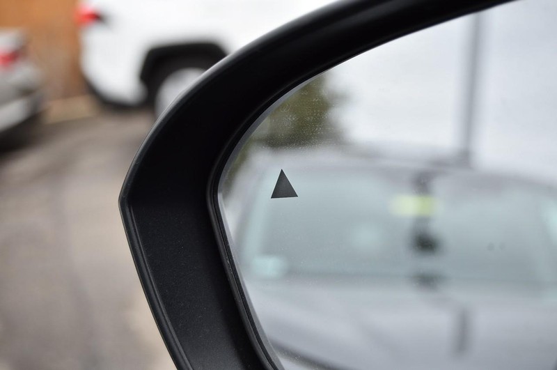 Nissan Rogue Vehicle Full-screen Gallery Image 11