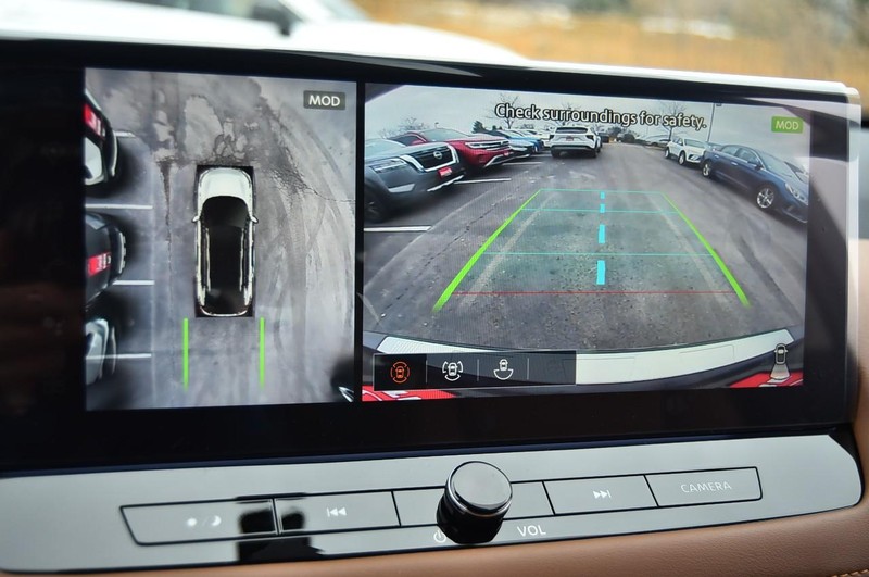 Nissan Rogue Vehicle Full-screen Gallery Image 14