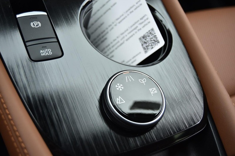 Nissan Rogue Vehicle Full-screen Gallery Image 21