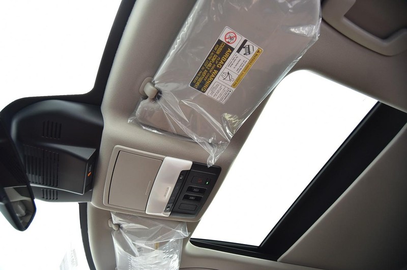 Nissan Rogue Vehicle Full-screen Gallery Image 25