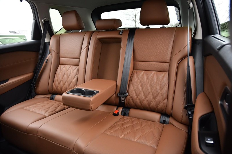 Nissan Rogue Vehicle Full-screen Gallery Image 26