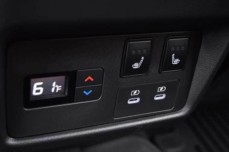 Nissan Rogue Vehicle Full-screen Gallery Image 28