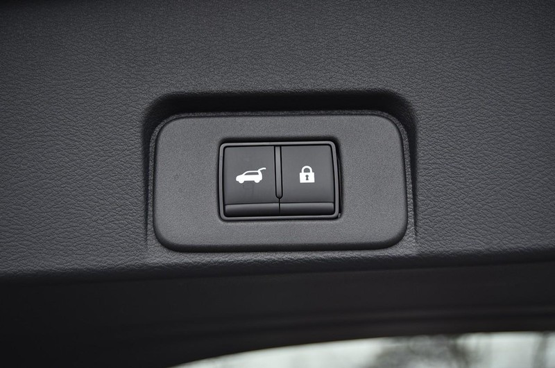 Nissan Rogue Vehicle Full-screen Gallery Image 30