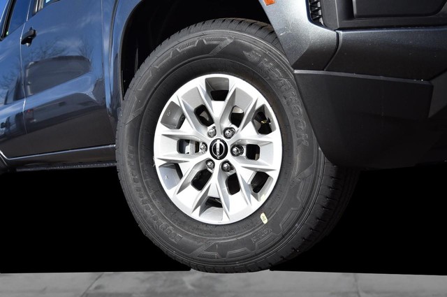 Nissan Frontier Vehicle Image 03