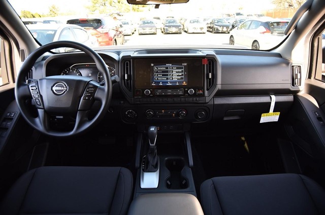 Nissan Frontier Vehicle Image 08