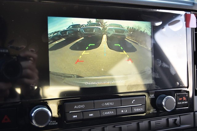 Nissan Frontier Vehicle Image 13