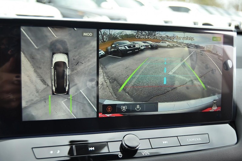 Nissan Rogue Vehicle Full-screen Gallery Image 14