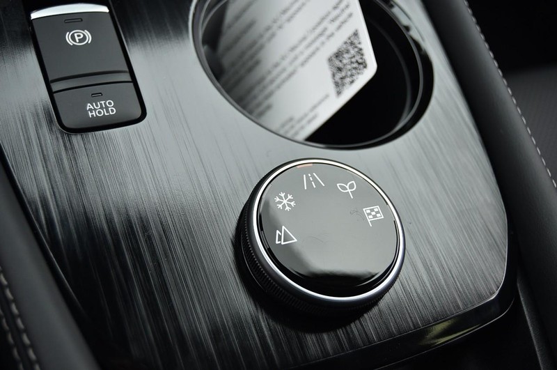 Nissan Rogue Vehicle Full-screen Gallery Image 22