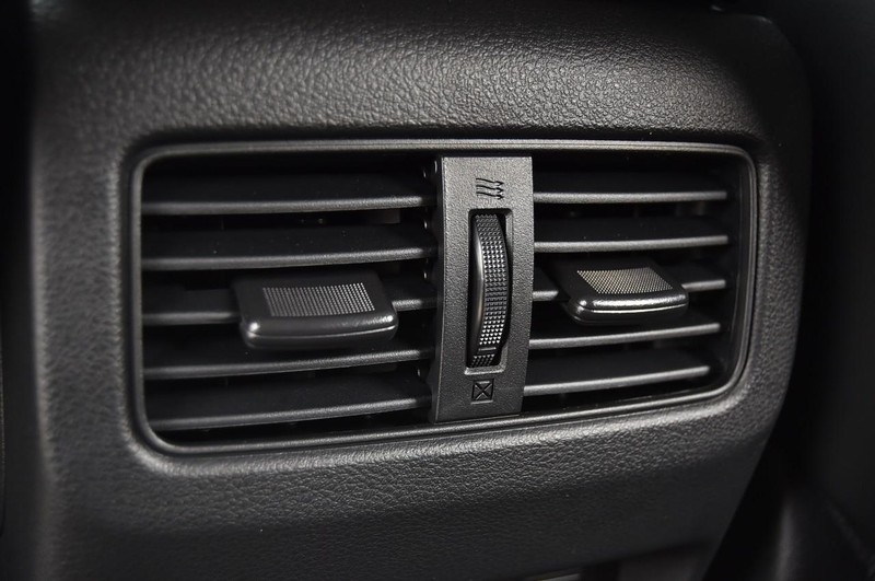 Nissan Rogue Vehicle Full-screen Gallery Image 28