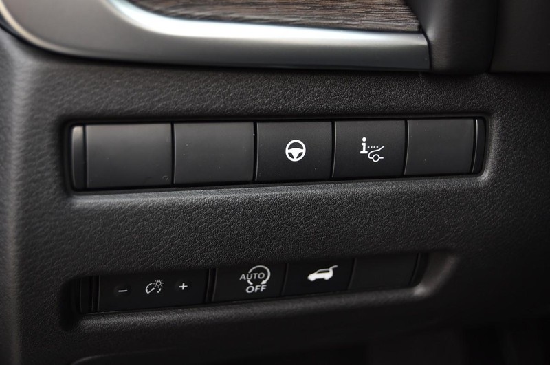 Nissan Rogue Vehicle Full-screen Gallery Image 12