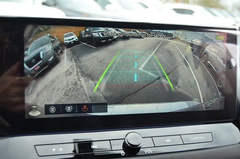 Nissan Rogue Vehicle Full-screen Gallery Image 16