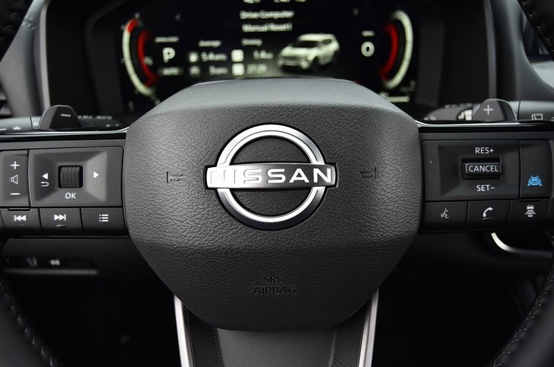 Nissan Rogue Vehicle Full-screen Gallery Image 23