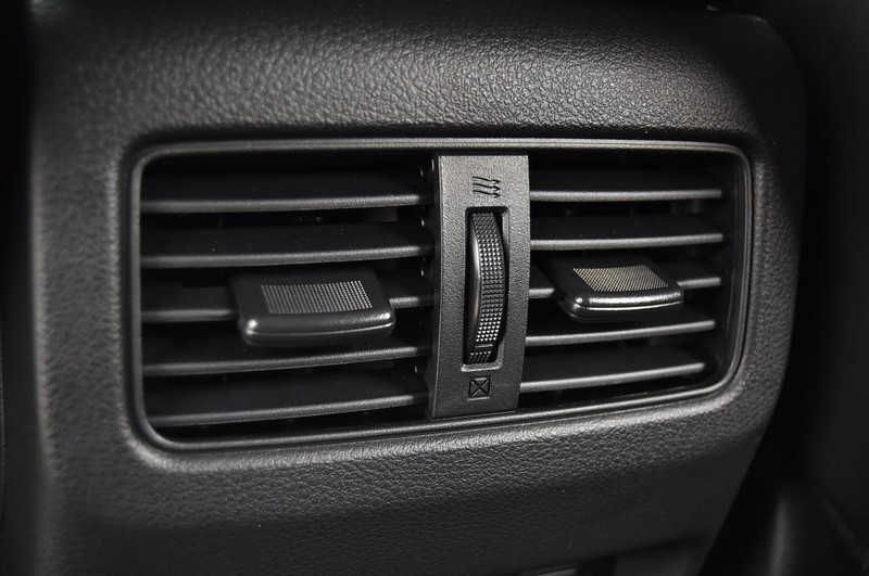 Nissan Rogue Vehicle Full-screen Gallery Image 28