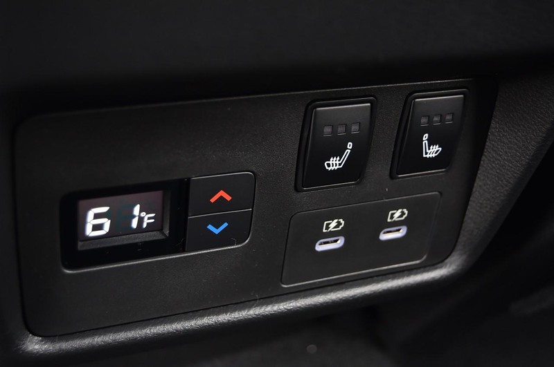 Nissan Rogue Vehicle Full-screen Gallery Image 29