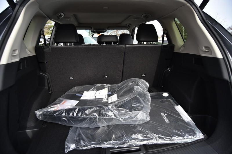 Nissan Rogue Vehicle Full-screen Gallery Image 30