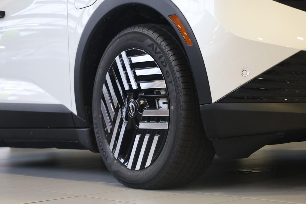 Nissan LEAF Vehicle Image 03