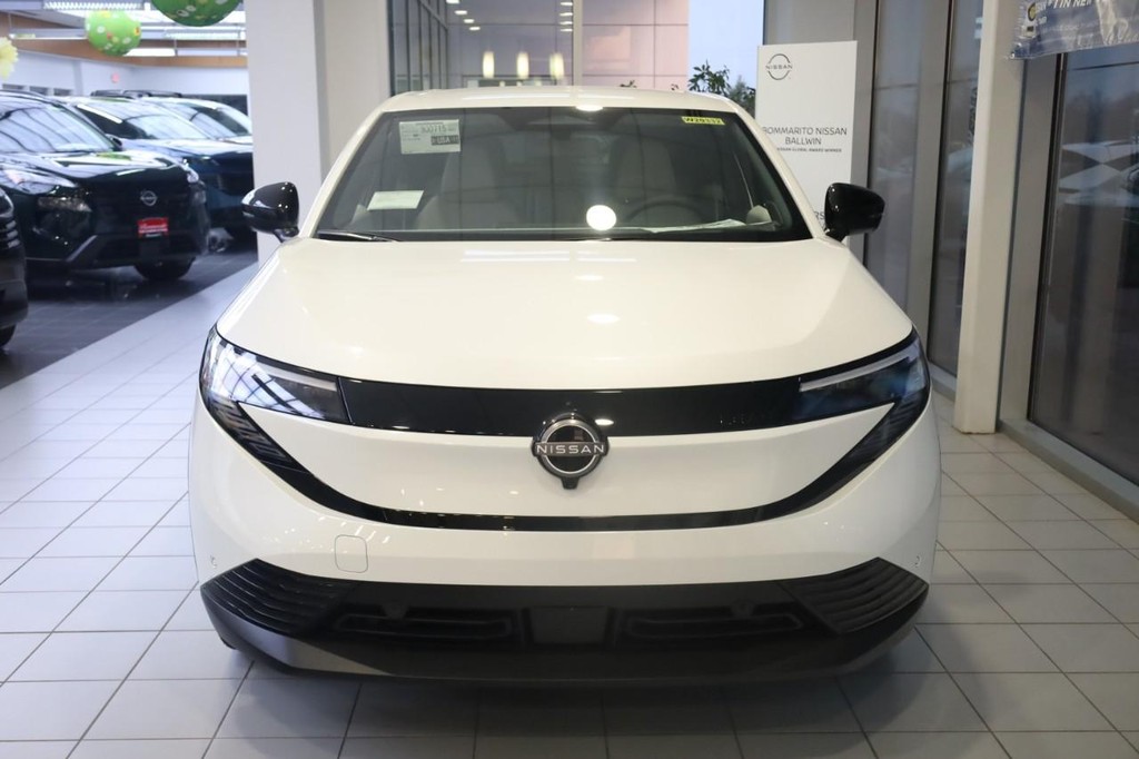 Nissan LEAF Vehicle Image 04