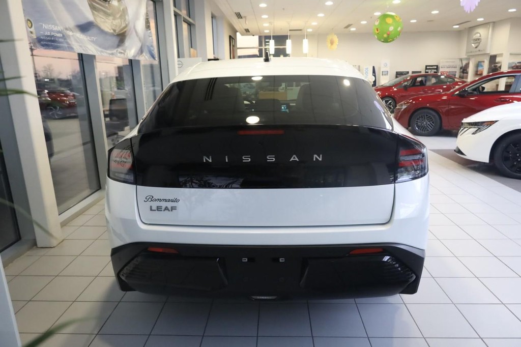 Nissan LEAF Vehicle Image 06