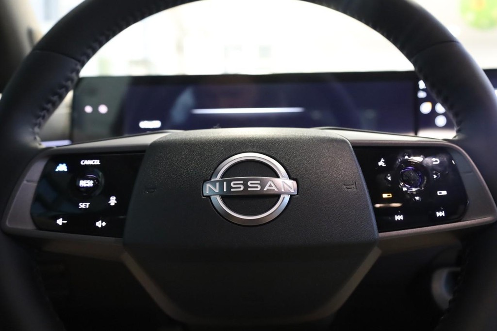 Nissan LEAF Vehicle Image 09