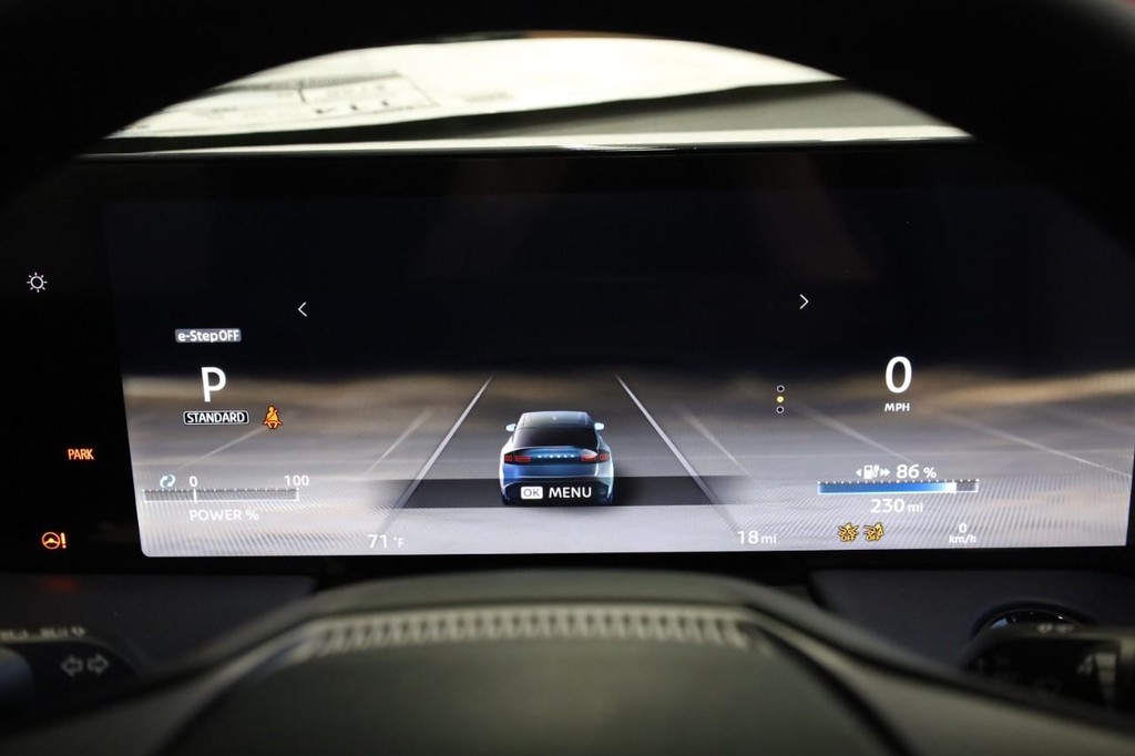 Nissan LEAF Vehicle Image 10