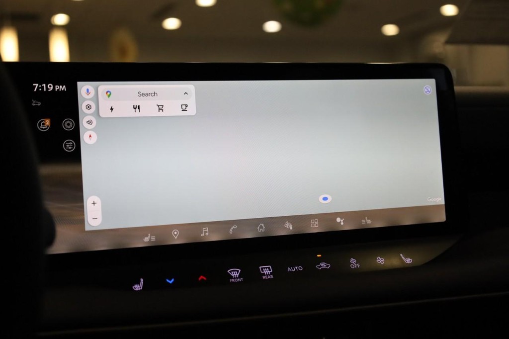 Nissan LEAF Vehicle Image 12