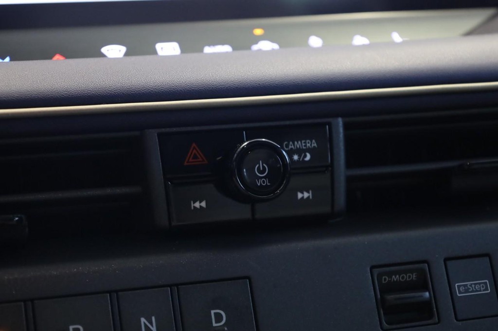 Nissan LEAF Vehicle Image 13