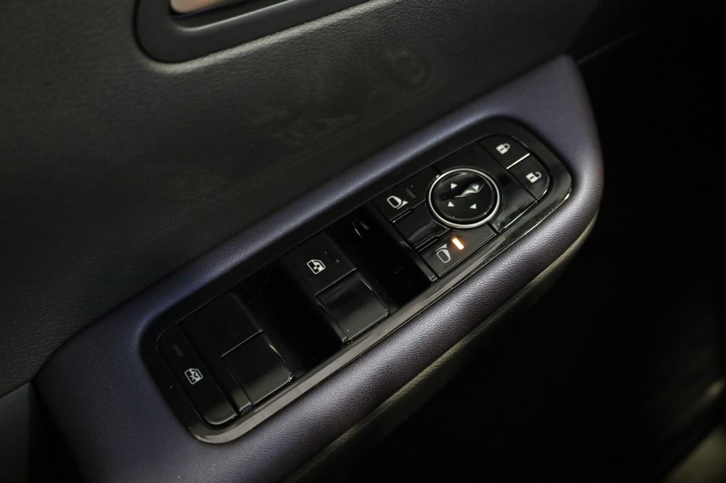 Nissan LEAF Vehicle Image 16