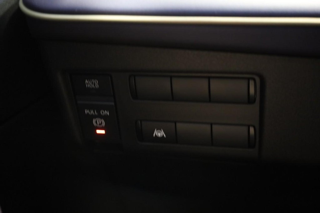 Nissan LEAF Vehicle Image 17