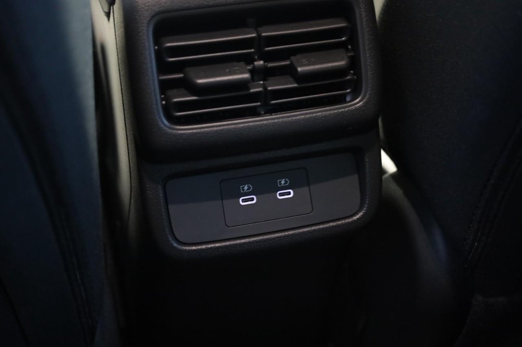 Nissan LEAF Vehicle Image 20