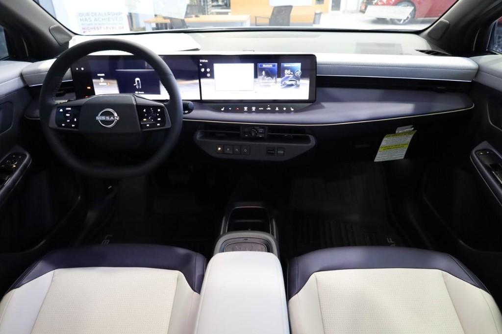 Nissan LEAF Vehicle Image 21