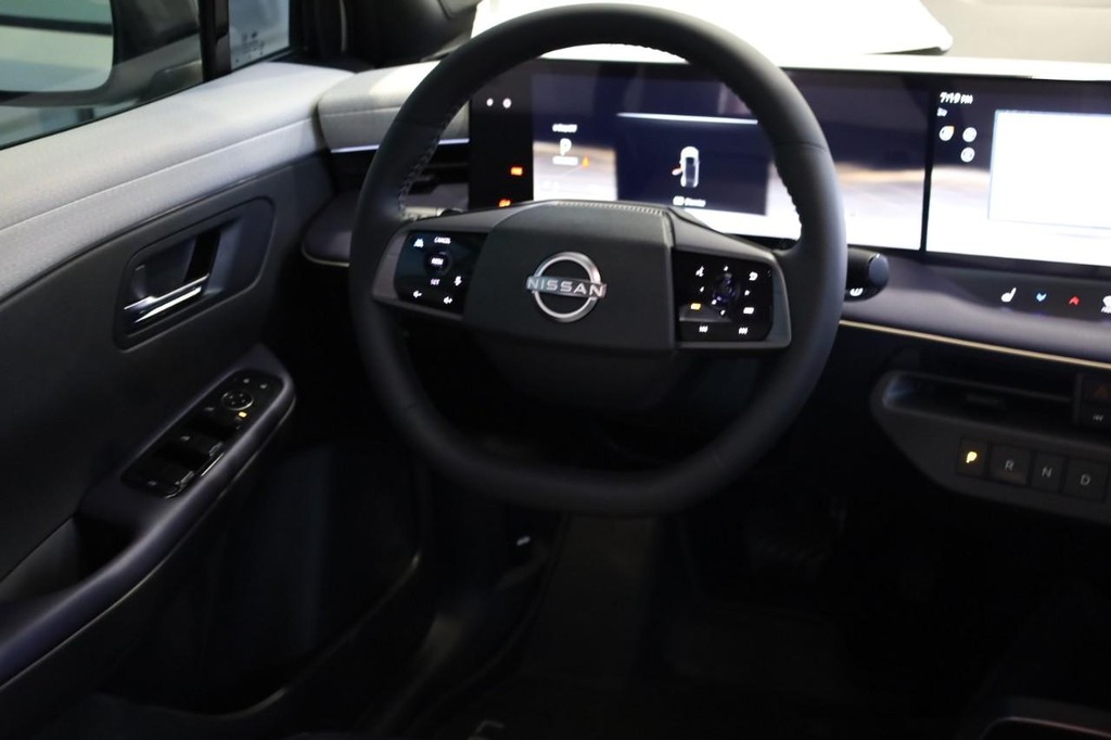Nissan LEAF Vehicle Image 22
