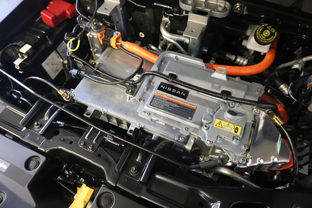 Nissan LEAF Vehicle Image 24