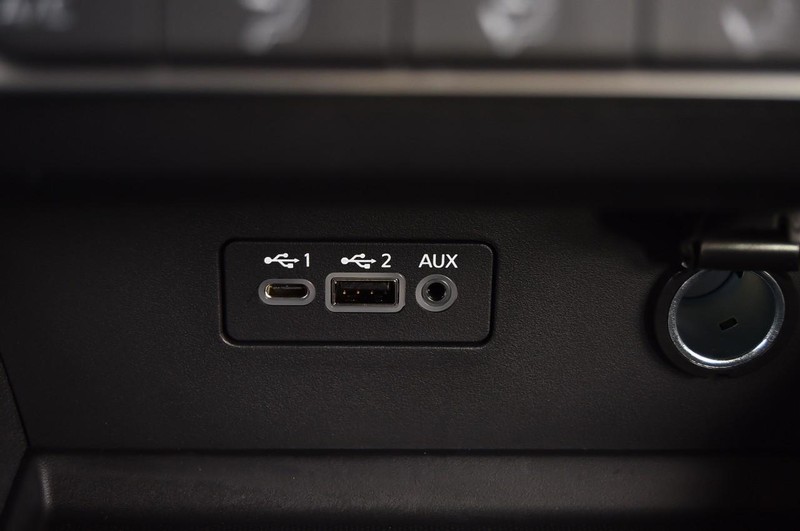 Nissan Altima Vehicle Full-screen Gallery Image 16