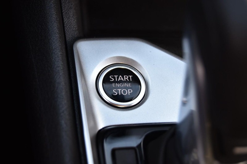 Nissan Altima Vehicle Full-screen Gallery Image 17