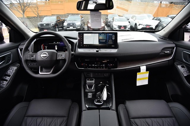 Nissan Rogue Vehicle Image 08