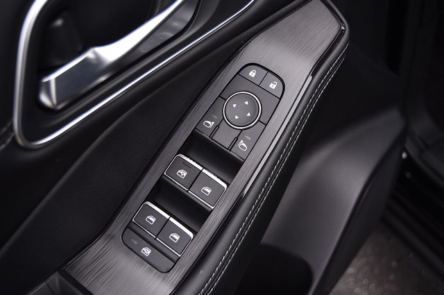 Nissan Rogue Vehicle Image 09