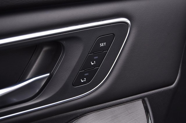 Nissan Rogue Vehicle Image 10