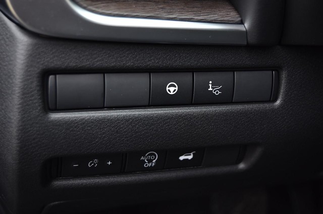 Nissan Rogue Vehicle Image 12