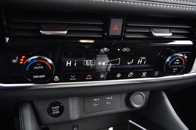 Nissan Rogue Vehicle Image 19