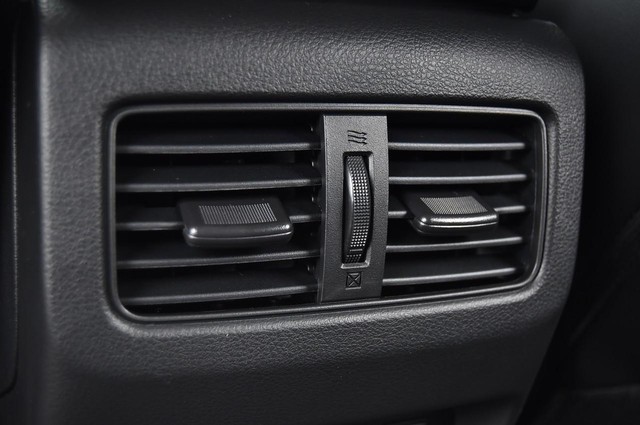 Nissan Rogue Vehicle Image 27