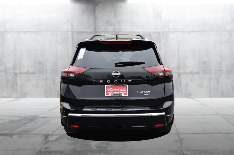 Nissan Rogue Vehicle Full-screen Gallery Image 6